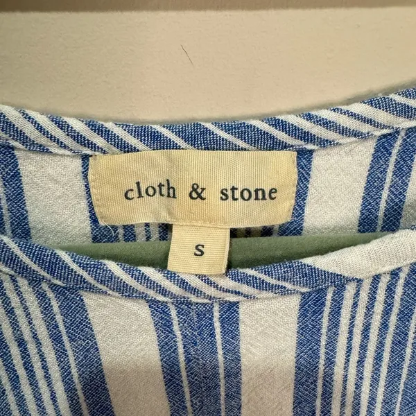 Cloth‎ & Stone Anthropologie Blue And White Striped Frayed Hem Top Sz S - Image 2