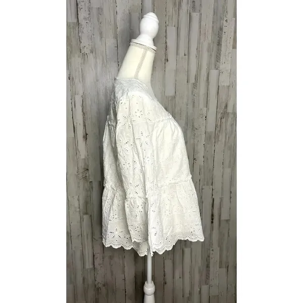 NWT Crown & Ivy Women's‎ Medium White Eyelet Peplum Blouse 3/4 Flare Sleeve - Image 2