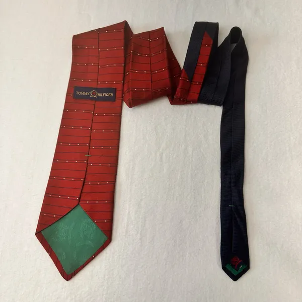 Tommy Hilfiger Man's Silk Tie Red Striped Vintage Designer Classic Cravat Office - Image 4