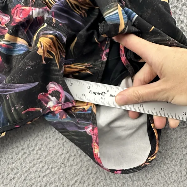 Lululemon Hotty Hot Low Rise Shorts 4" Veiled Floral Black Athletic‎ Running W 4 - Image 10