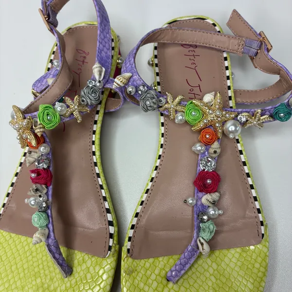 Betsey Johnson Rhianna Sandals Multi Lime Floral Shell Embellished Womens 6.5 - Image 2