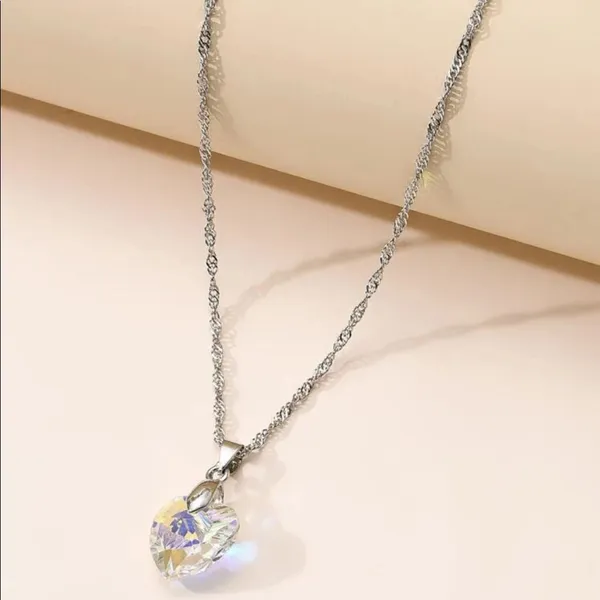Gorgeous Sunburst Crystal Heart pendant necklace - Image 3
