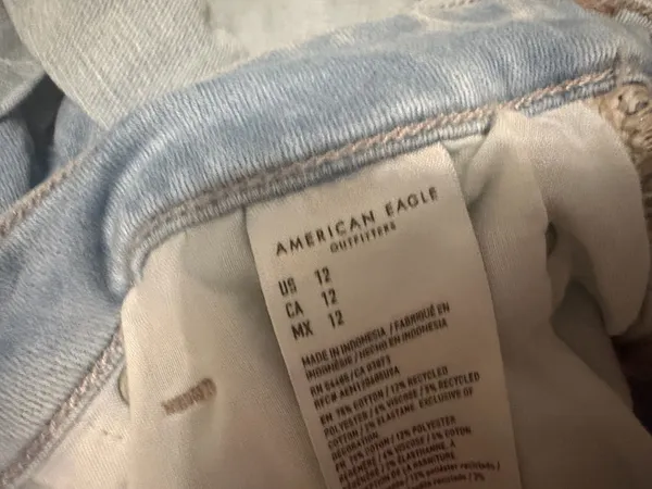 American eagle light wash next level stretch mid rise jean shorts size 12 - Image 5