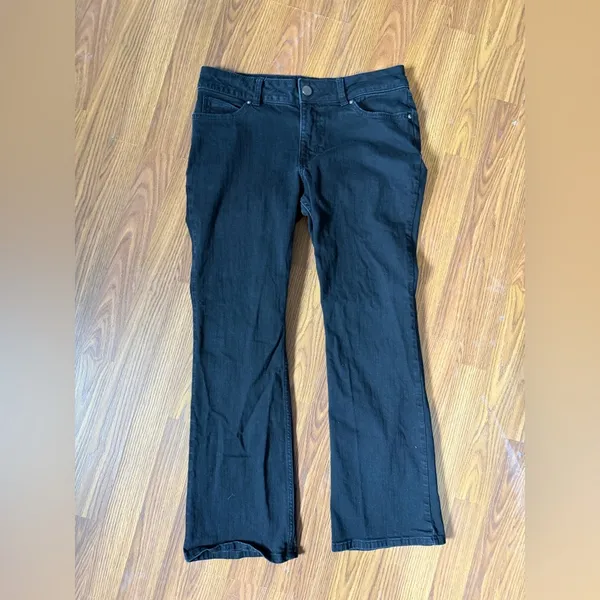 Wrangler Women’s Western Bootcut Black Jeans 11/30. - Image 2