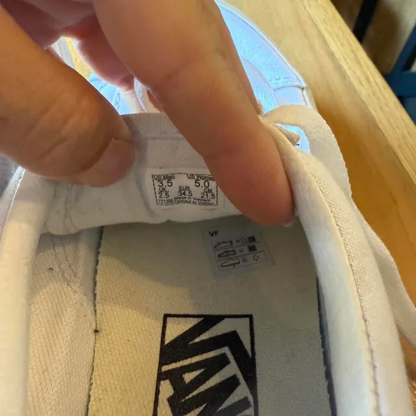 Vans - Image 4