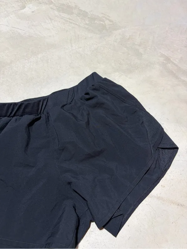 Under Armour Black Women’s Athletic Running Shorts loose medium - Image 5