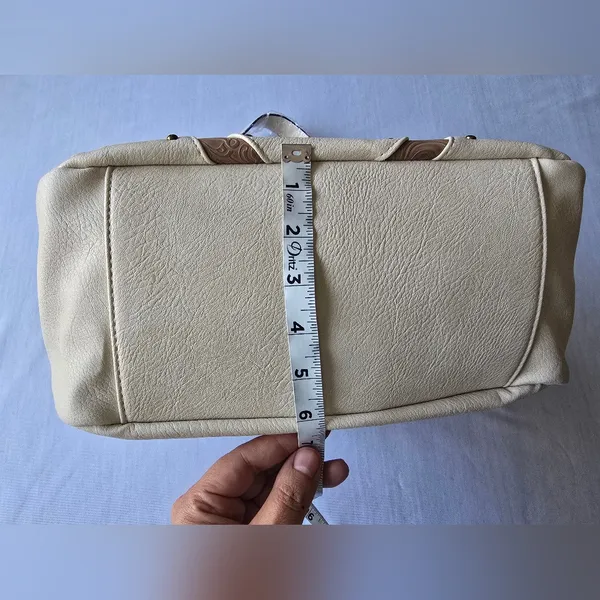 Western‎ Style Embossed Ivory/Tan Shoulder Bag - Image 9