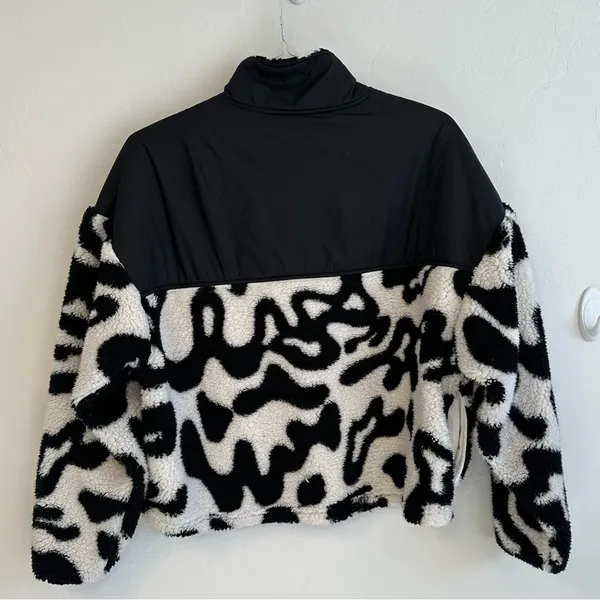 Fleece quarter button up jacket🖤🤍 - Image 4
