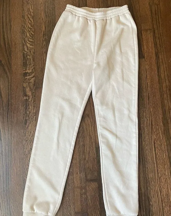 Amazon beige sweatshirt/pants set - Image 9