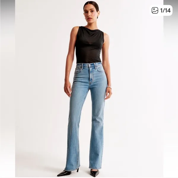 Abercrombie & Fitch Ultra High Rise The Flare Jeans - Image 2