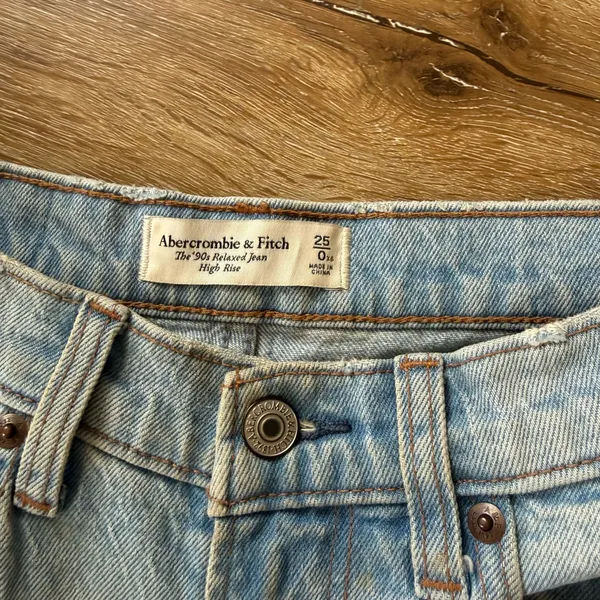 Abercrombie Curve Love High Rise 90s Relaxed Jean - Image 4