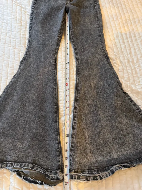 Bellbottom jeans - Image 3