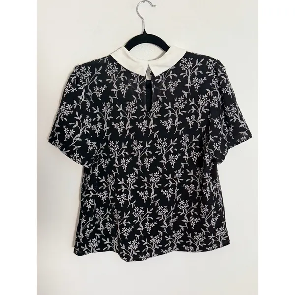 Cece Black floral top women's size large - Image 4