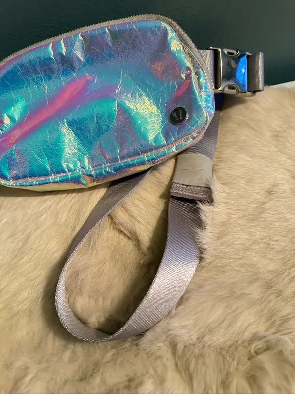 Lululemon Everywhere Iridescent Belt Bag Silver - Image 9