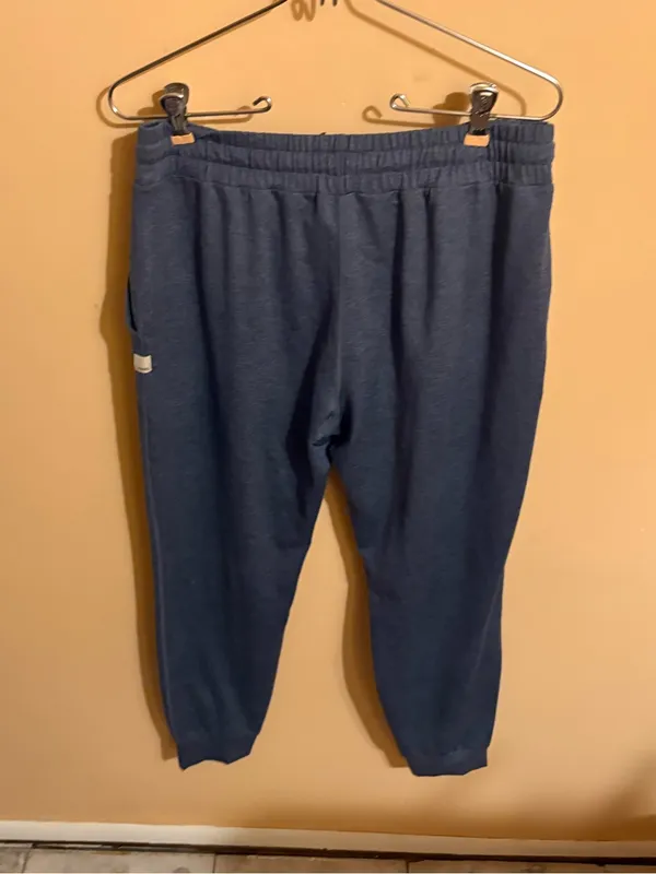 Vuori Performance Joggers in Blue - Image 4