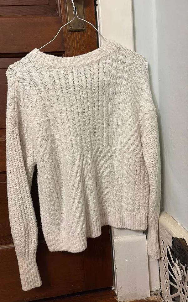 Old Navy Sweater - Image 4