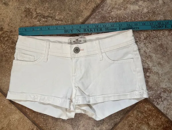 White Hollister Shorts - Image 4