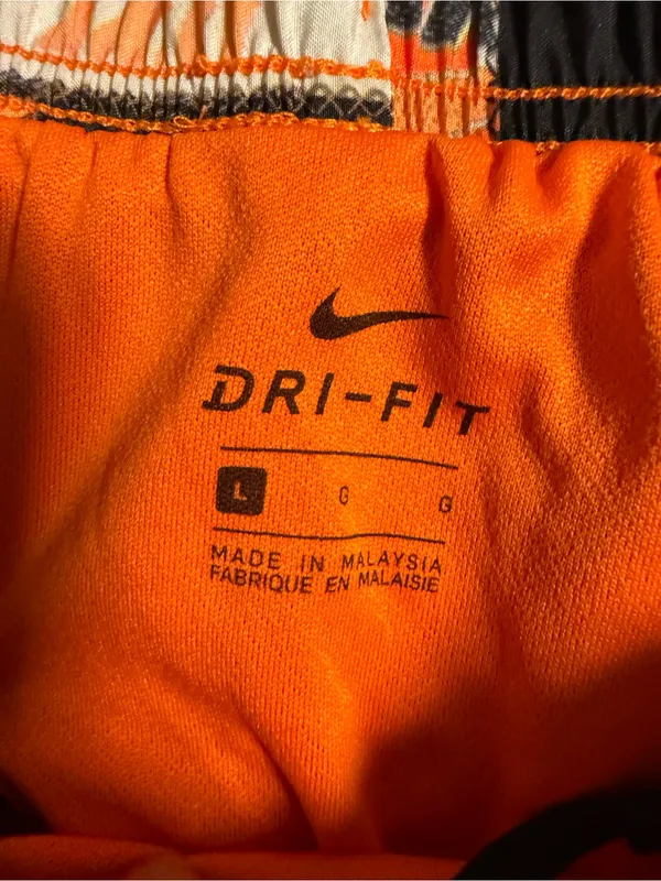 Nike large women’s shorts - Image 3