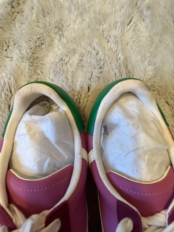 Steve Madden Pink & Magenta Low-Top Sneakers with White Accent. Green back. - Image 3