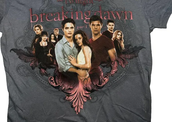 Twilight Movie Promo Breaking Dawn Part 1 T-Shirt Women’s Size Small - Image 3