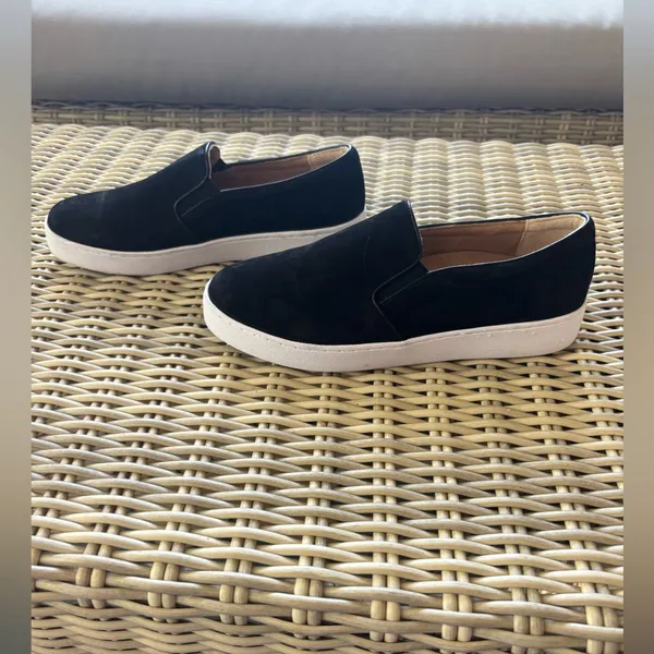 Vionic Black Suede Midi Slip On‎ Sneakers size 7.5 workwear athleisure classic - Image 4