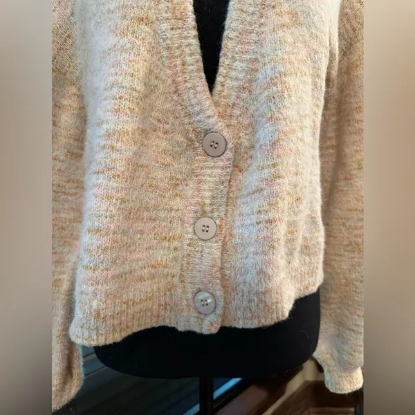EUC Sincerely Jules Fuzzy Pink/cream Cropped Cardigan size M - Image 6