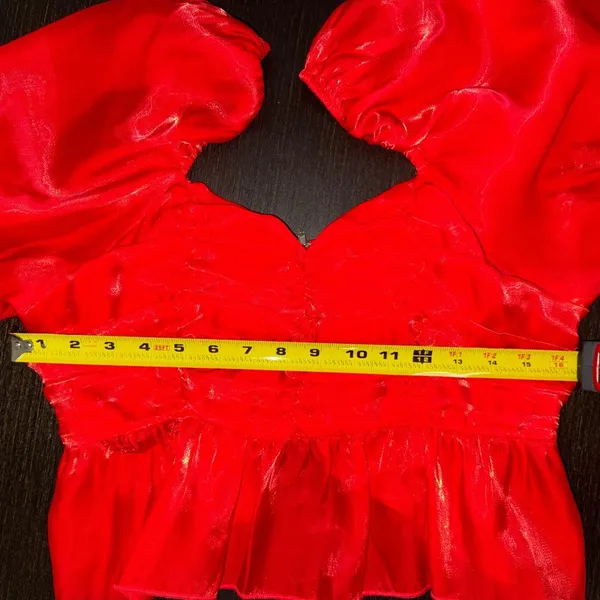 Chic Red Ruched Blouse with Puff Sleeves Size M - Image 3
