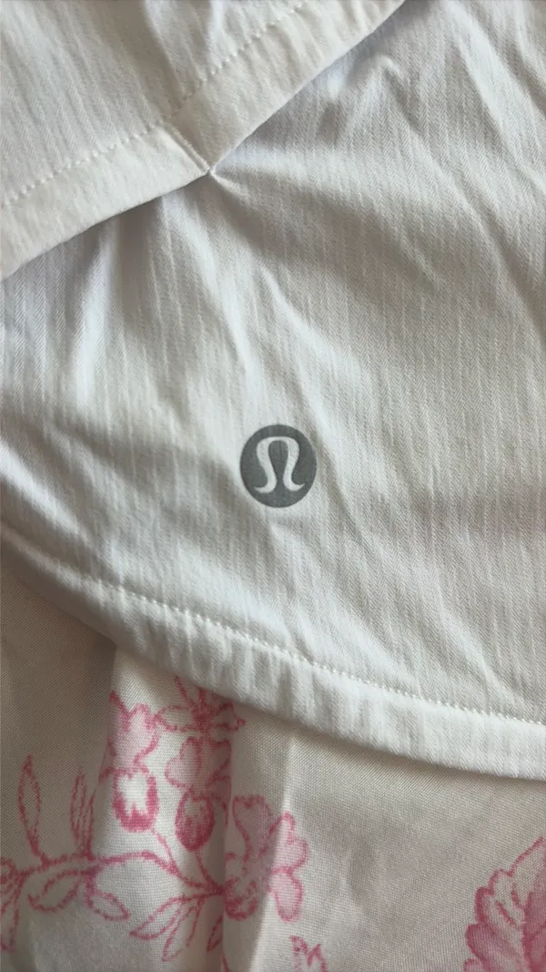 Lululemon Shorts Hotty Hot 2.5" White Low-Rise - Image 4