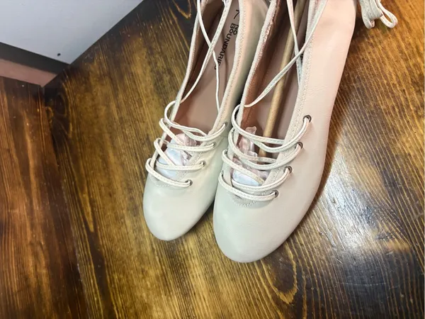 Time and tru beige lace up flats size 7.5 - Image 2