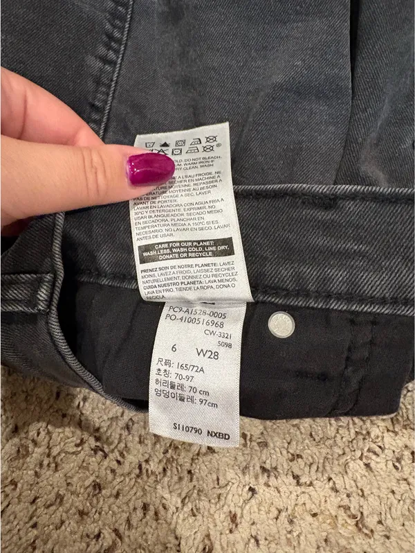 Levi’s Jean Shorts - Image 4