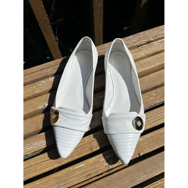 Tory Burch pointed-toe Stiched Gold Tone Logo flats white leather size 8 - Image 5
