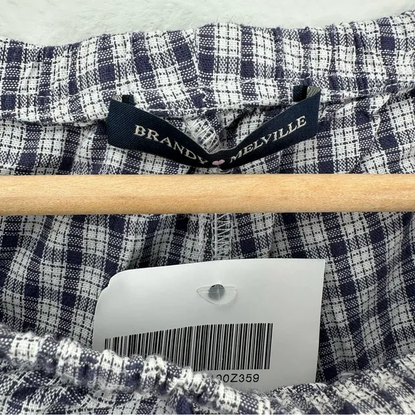 Brandy Melville navy and white shorts - Image 5