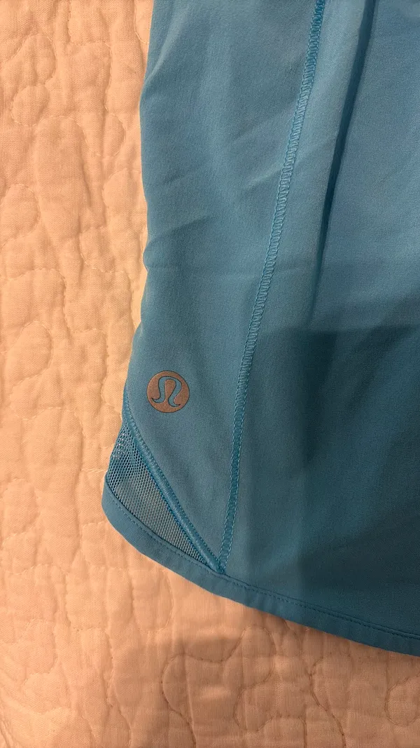 Lululemon Ocean Wave Hotty Hot Shorts 💙🩵 - Image 4