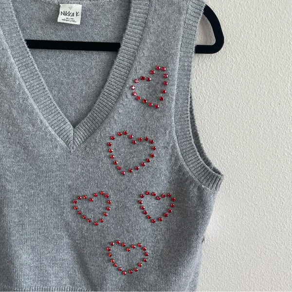 Gray Knit Vest with Red Heart Accents Size XL - Image 2