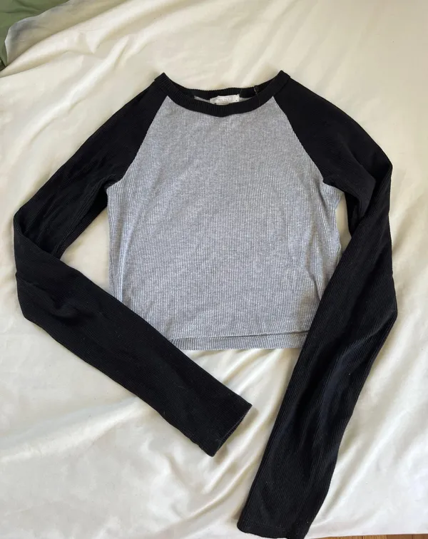 Black And Grey Long Sleeve Croptop - Image 2