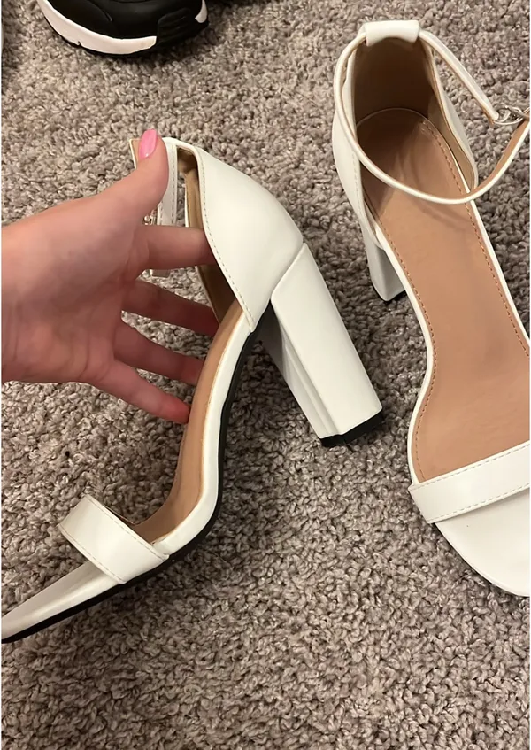White heels Size 9 - Image 2