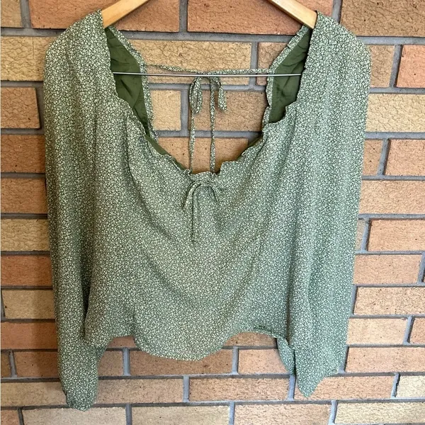 Abercrombie & Fitch Green Floral Smocked Ruffle Tie Blouse Size Large - Image 3