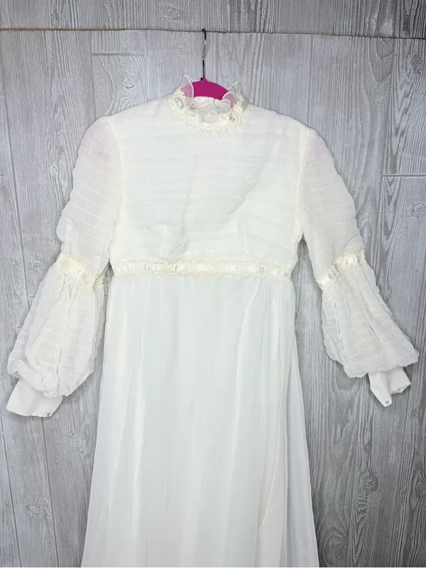 Vintage 1960s / 70s sheer tulle wedding dress white cream w/ long detail sleeves - Image 5
