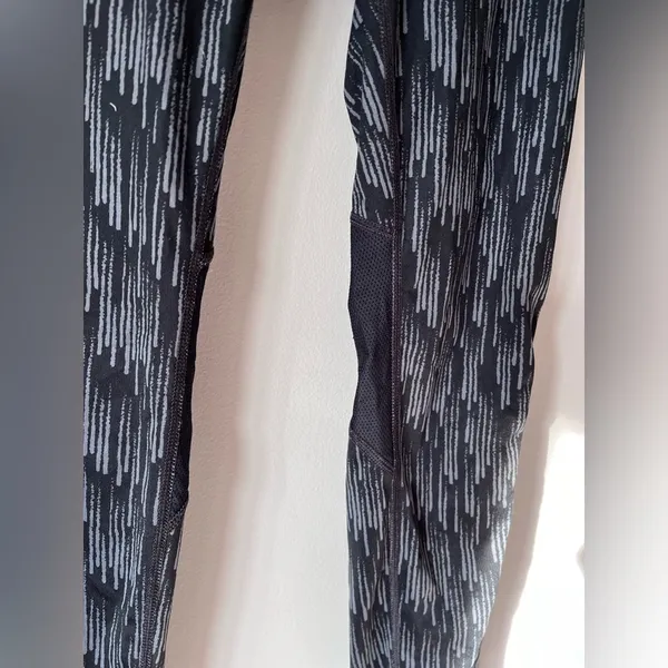 NIKE DRI-FIT Leggings. Women’s Size Small. Mesh & Unique Design. 28”. Like New! - Image 2