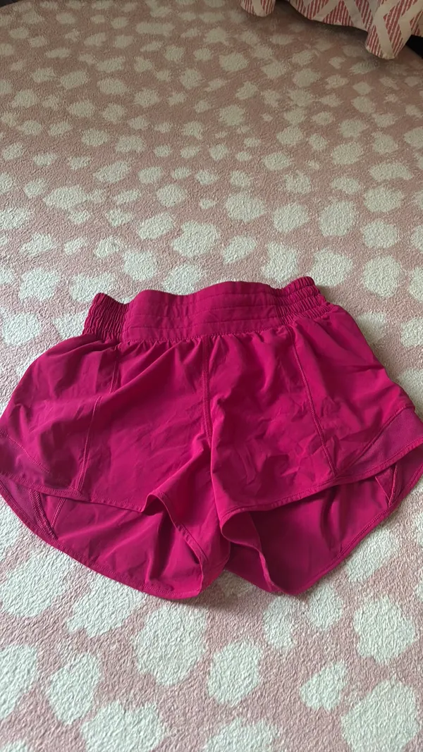 Pink Lululemon Shorts Hotty Hot 2.5" High-Rise - Image 4
