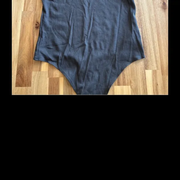 American Eagle Black Ribbed Short Sleeve Bodysuit Women’s Size Large - Image 4