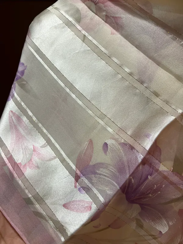 Beautiful Vintage Silk Scarf. Pink - Image 3
