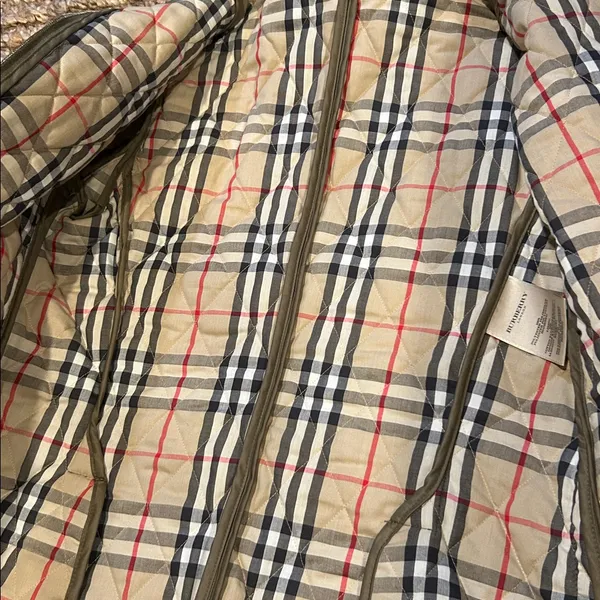 Burberry Check Cuff Quilted Jacket - Image 9