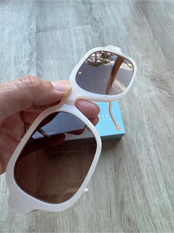 DIFF x Aspyn Ovard Lola Milky Blush Brown Gradient Sunglasses - Image 6
