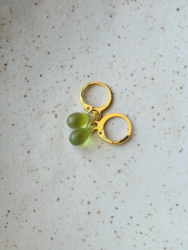Handmade green mini teardrop Czech glass simple minimalist earrings💚 - Image 5