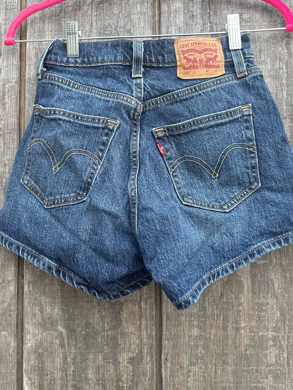 Levi’s Woman’s 501 C Curve Short Dark Wash Denim W24 Festival Coastal Cowgirl - Image 6