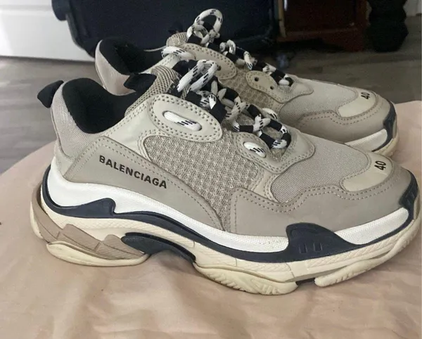 Balenciaga 100% Authentic  Triple S Sneakers - Image 9