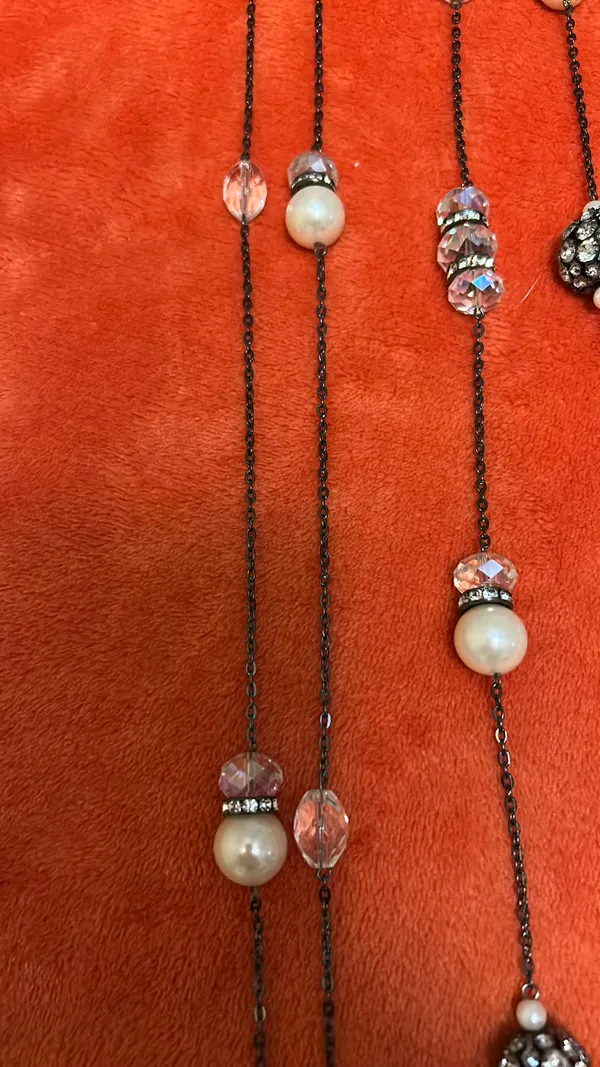 Necklaces with Oversized crystal and pearl style beads - Image 2