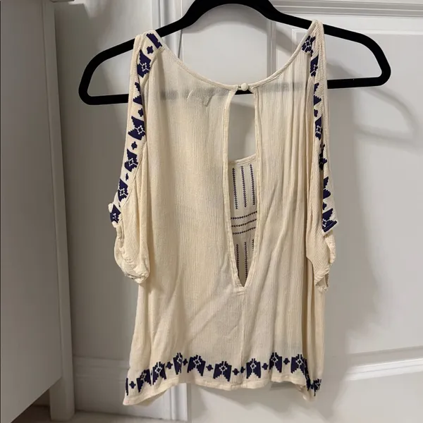Ecote aztec print cold shoulder flowy blouse - Image 4