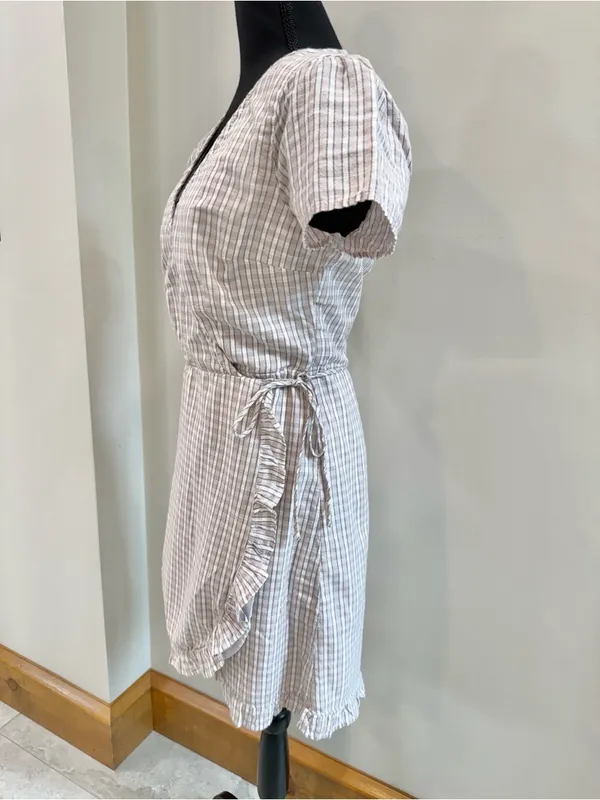 Abercrombie & Fitch cottagecore wrap plaid dress size M - Image 3